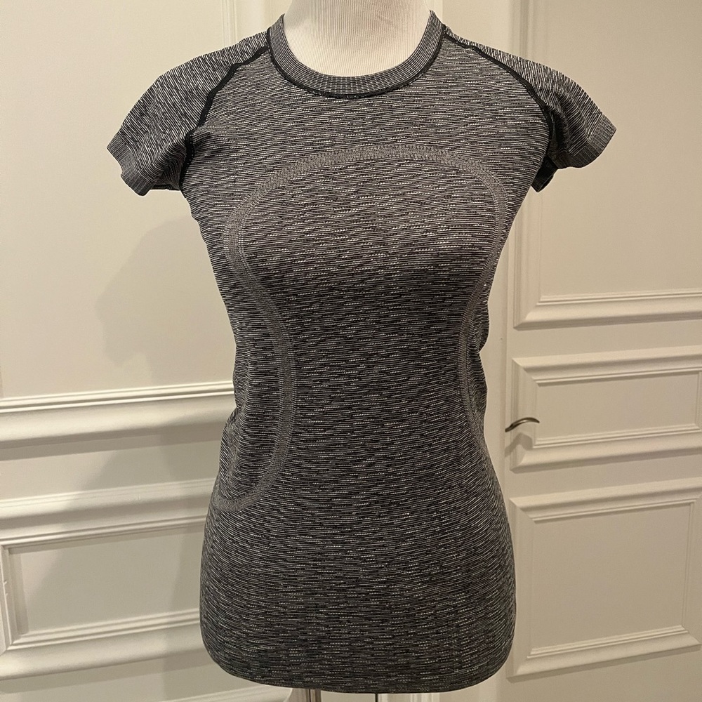 Swiftly Tech Short Sleeve Shirt 2.0
Race Length
